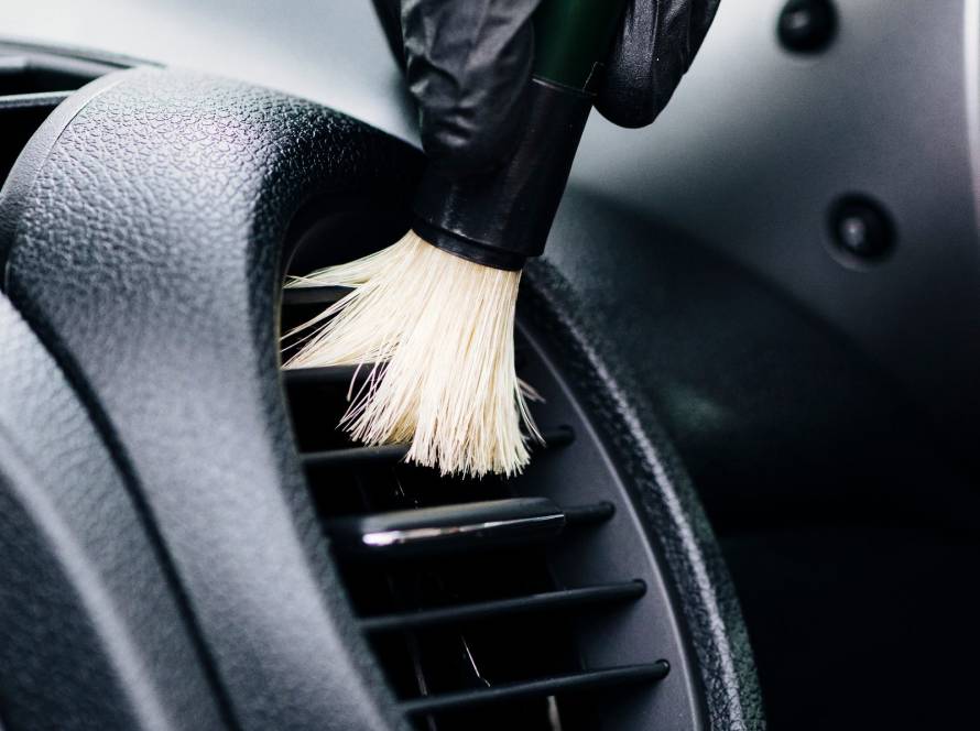 Cheiro a humidade no carro, de onde vem e como se elimina